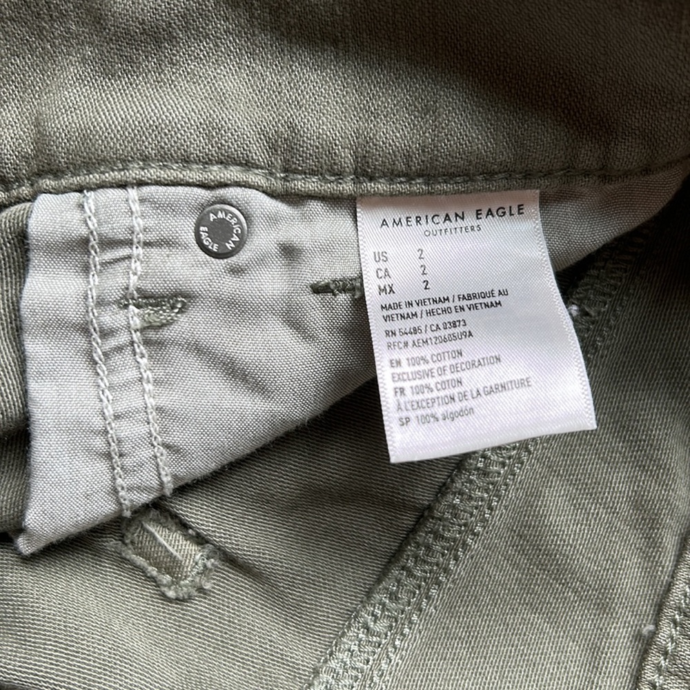 AE High Rise “Mom” Short w/ Rips - Picture 4 of 7